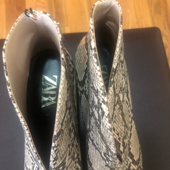 Zara Animal Print V-Vamp Cowboy Ankle Boot Size 9 - Picture 7 of 8